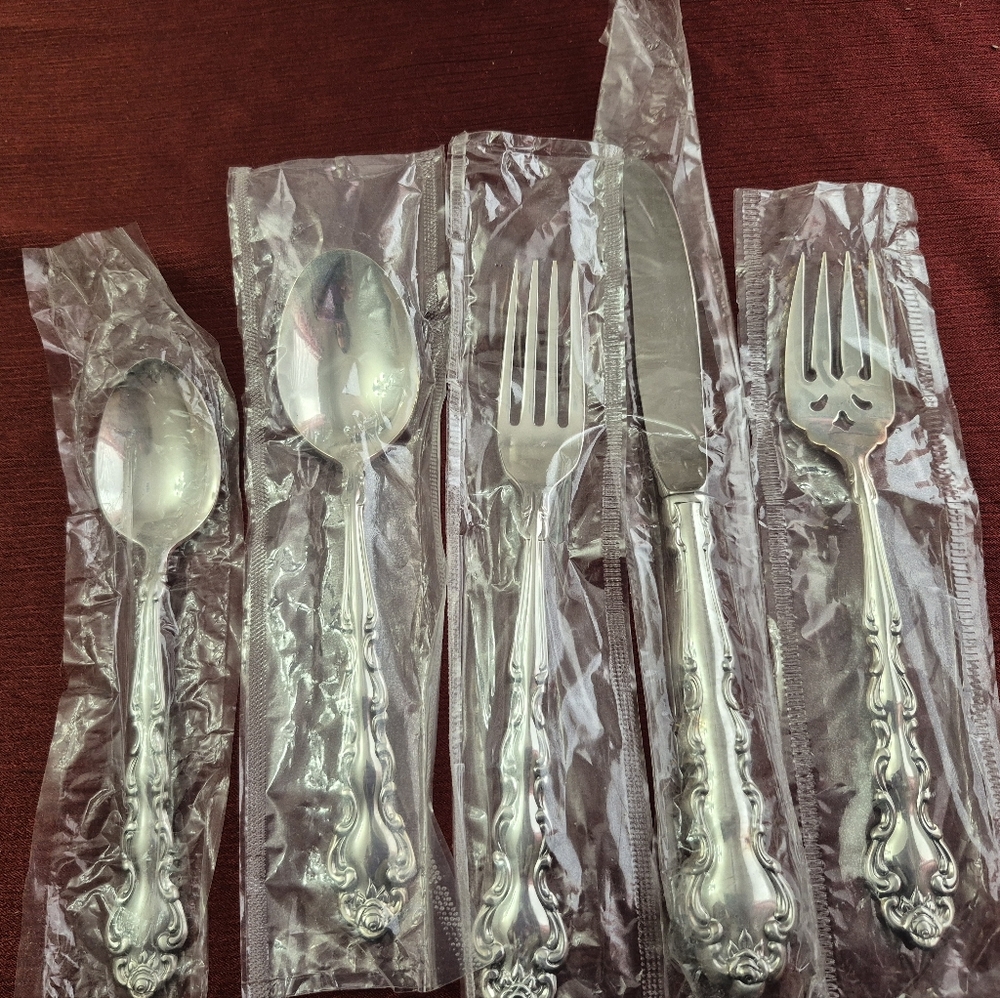 Oneida Community Beethoven Silver Plate Place Setting 5 Pieces NIP